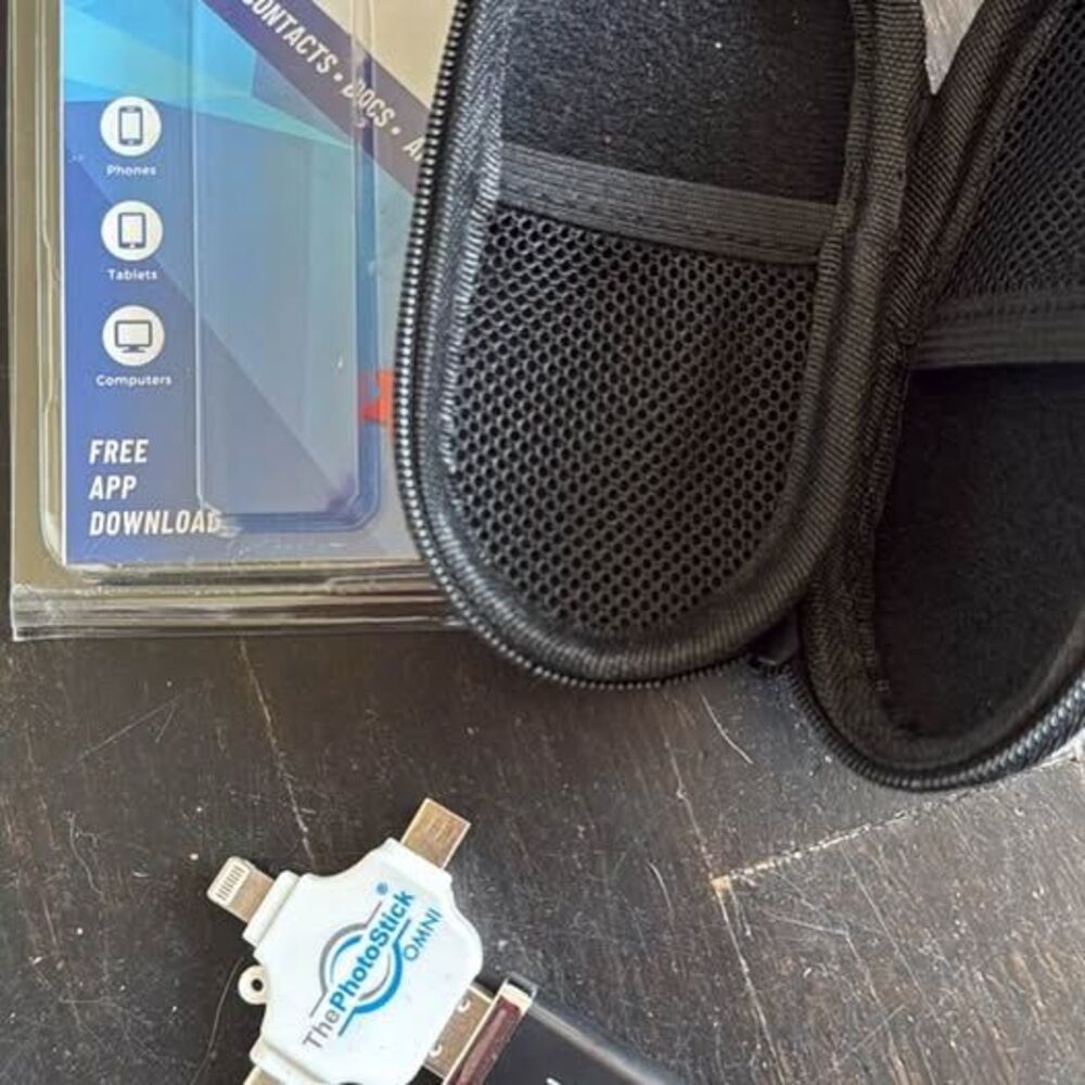 ThePhotoStick Omni 128 GB Photo Backup Device